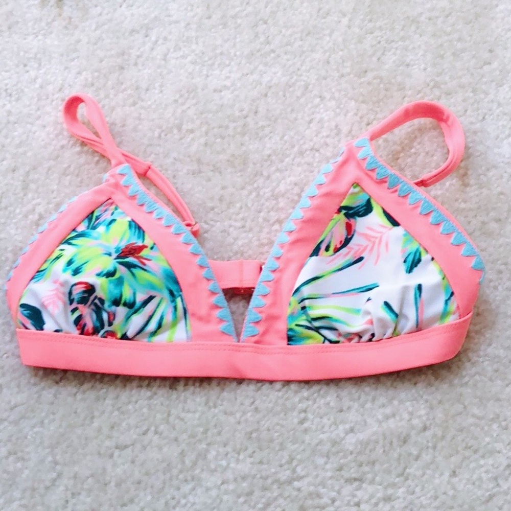 cute and fun bathing suit top!!